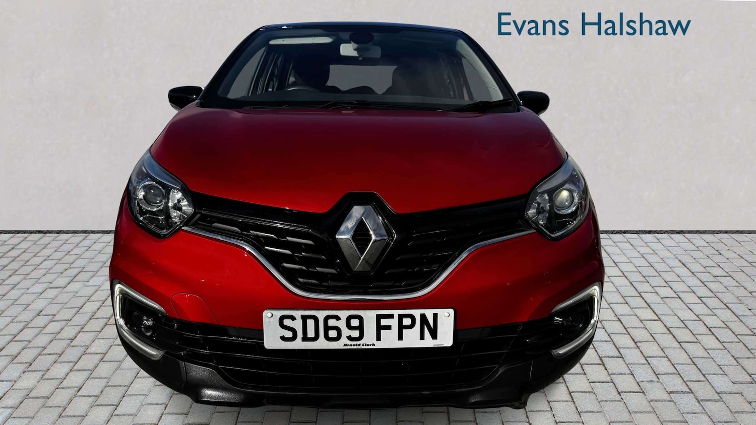 Used Renault Captur for sale - 77862688: Photo 2