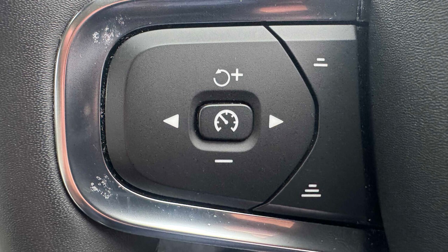 Used Volvo XC40 2022 for sale - 77858554: Photo 22