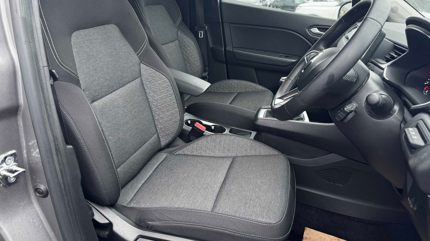 Used Renault Captur for sale - 77861803: Photo 15