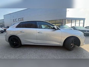 Used Vauxhall Astra 2023 for sale - 77960840: Photo