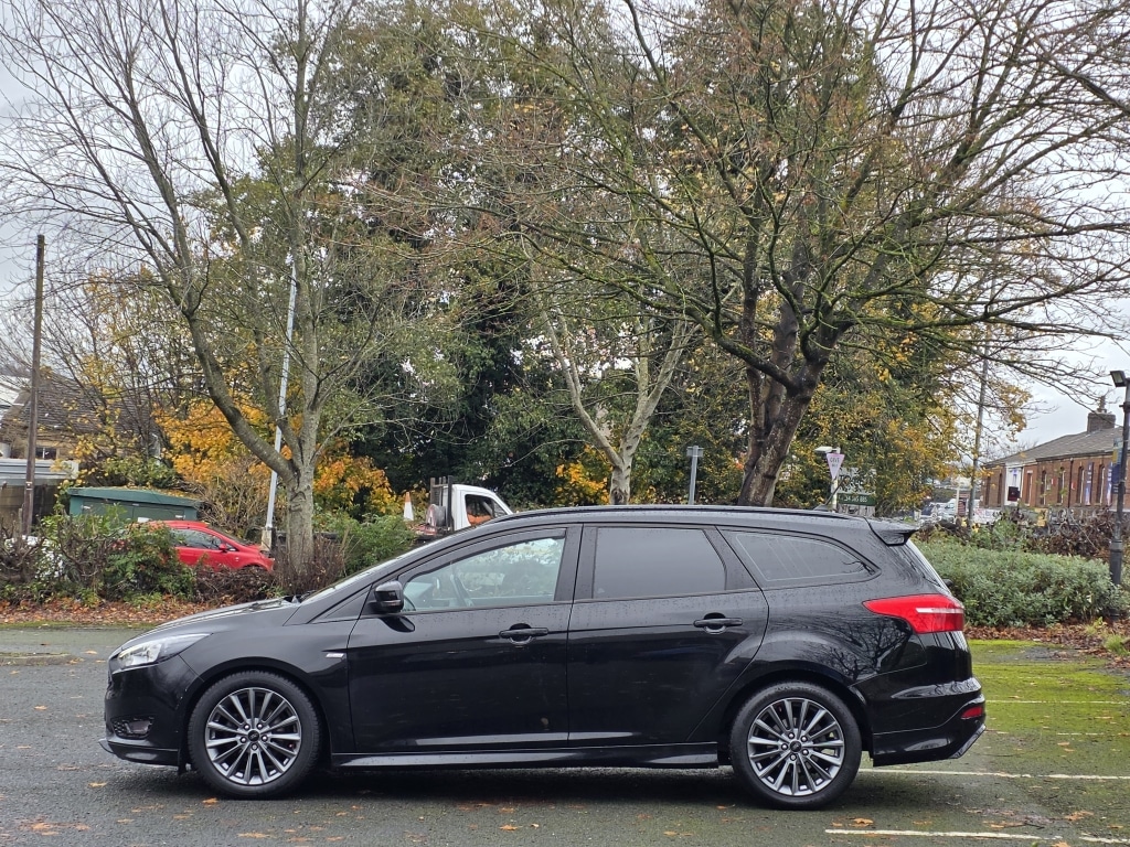 Used Ford Focus 2017 for sale - 76564911: Photo 5