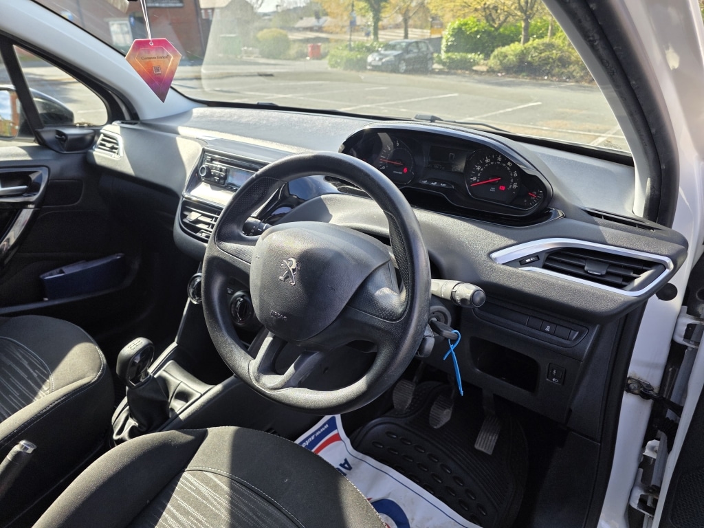 Used Peugeot 208 2014 for sale - 78164537: Photo 10