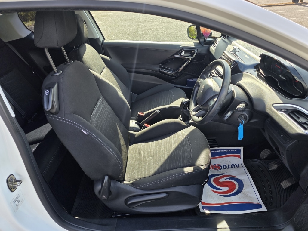 Used Peugeot 208 2014 for sale - 78164537: Photo 11