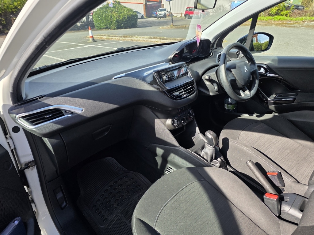 Used Peugeot 208 2014 for sale - 78164537: Photo 13