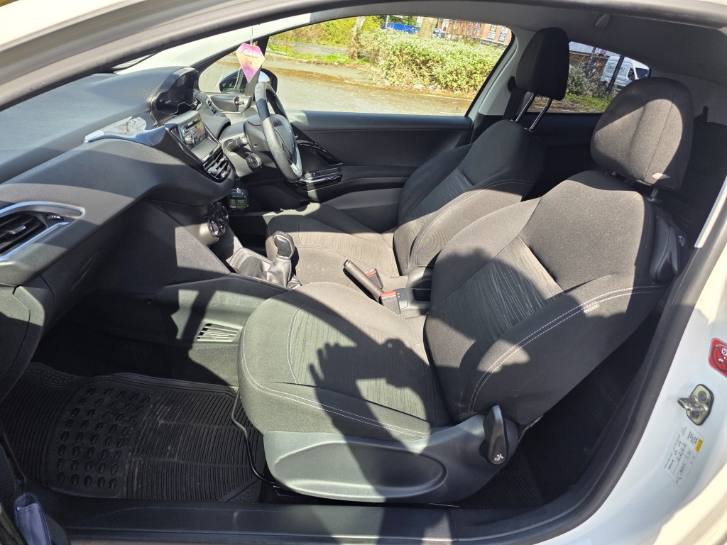 Used Peugeot 208 2014 for sale - 78164537: Photo 14