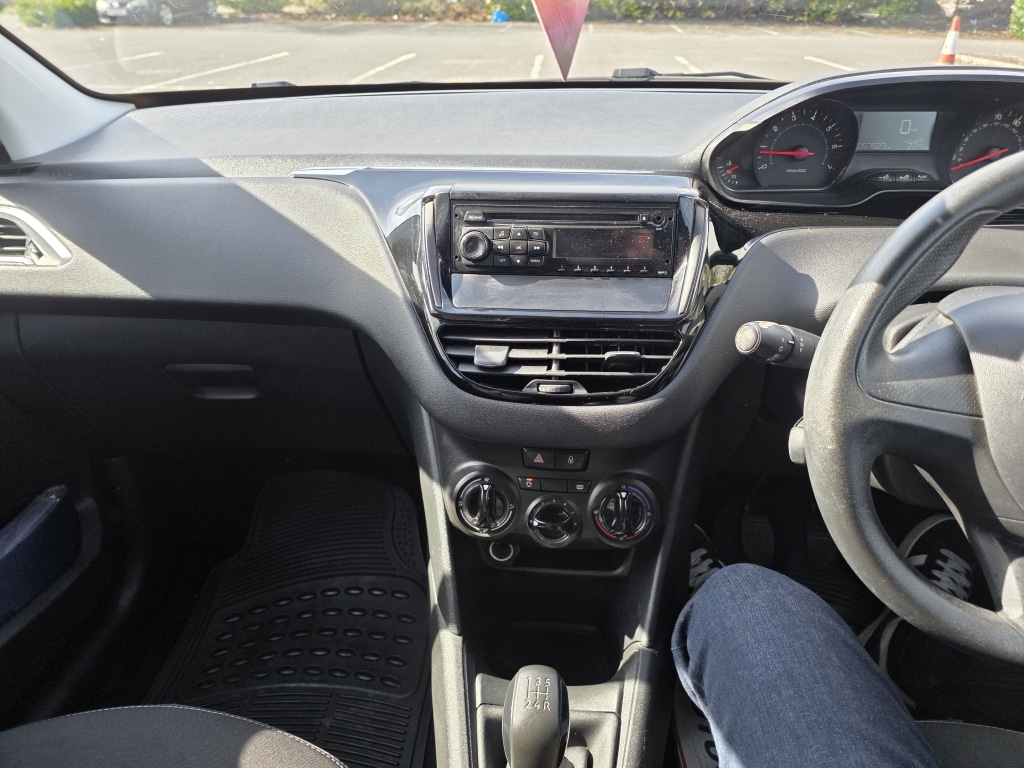 Used Peugeot 208 2014 for sale - 78164537: Photo 15