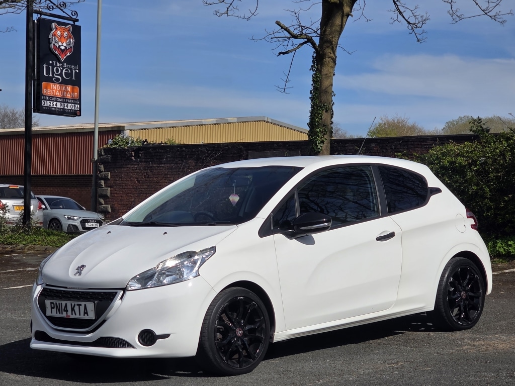 Used Peugeot 208 2014 for sale - 78164537: Photo 2
