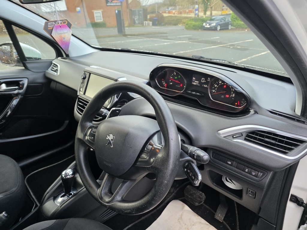 Used Peugeot 208 2013 for sale - 77272639: Photo 10