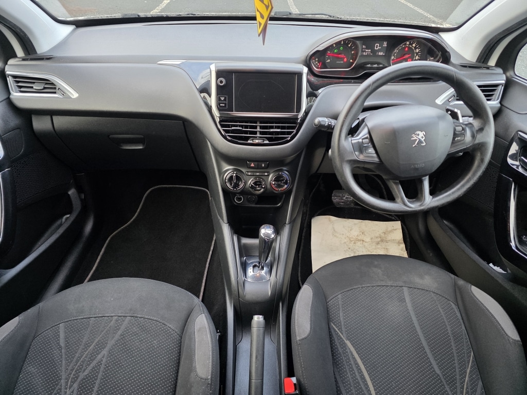 Used Peugeot 208 2013 for sale - 77272639: Photo 13