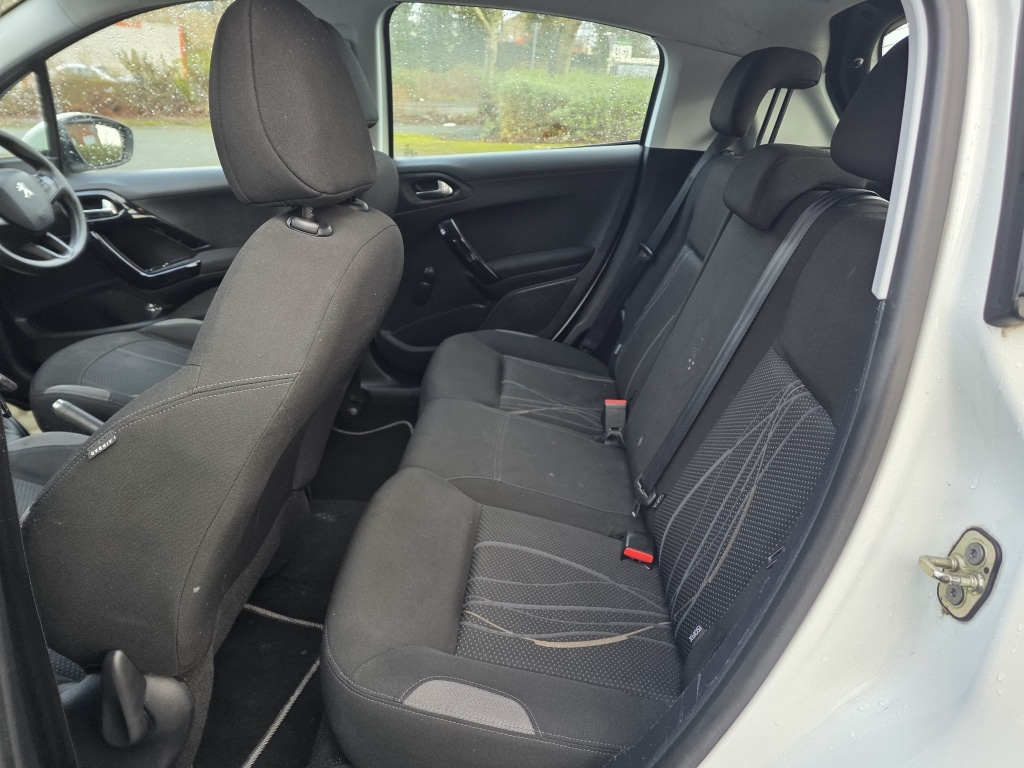 Used Peugeot 208 2013 for sale - 77272639: Photo 15