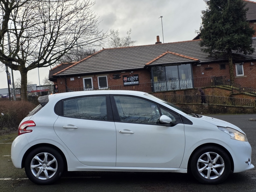 Used Peugeot 208 2013 for sale - 77272639: Photo 9