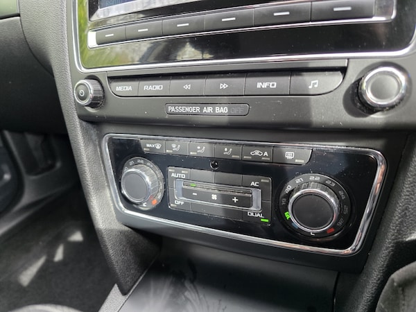 Used Skoda Superb 2011 for sale - 74376400: Photo 27