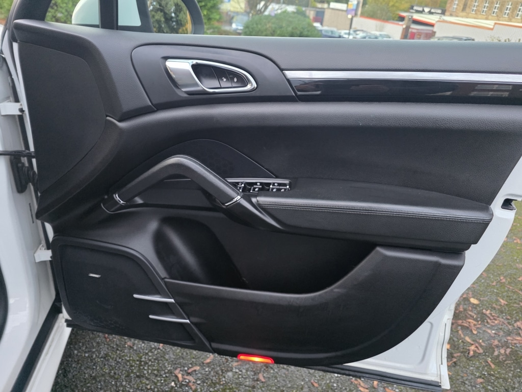 Used Porsche Cayenne 2013 for sale - 76578439: Photo 12