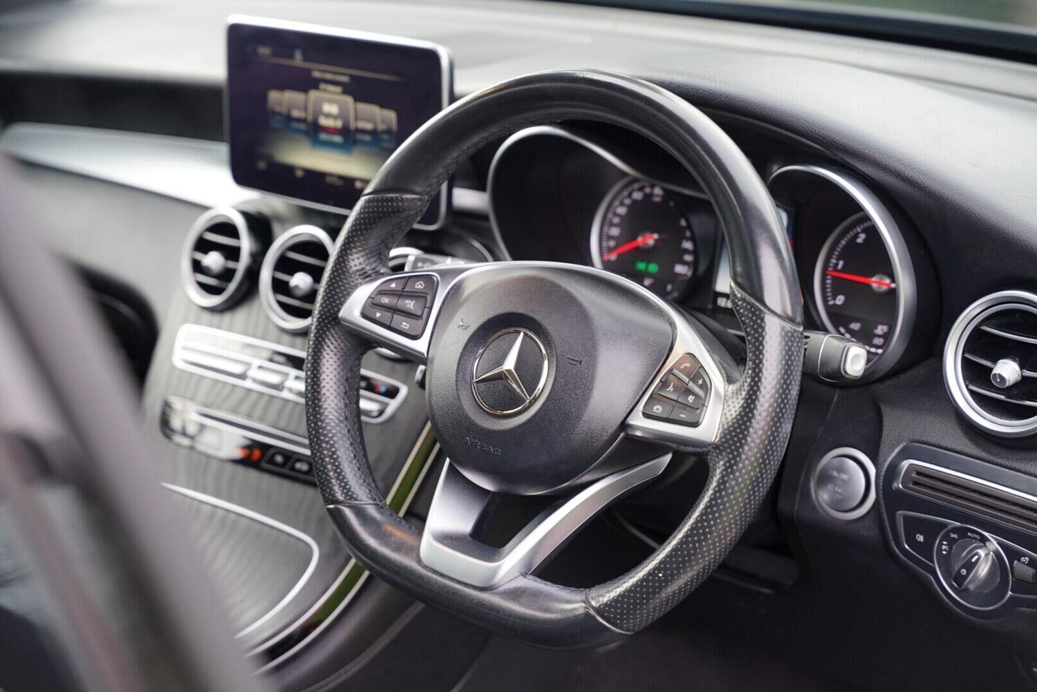 Used Mercedes-Benz GLC 2017 for sale - 77636584: Photo 30