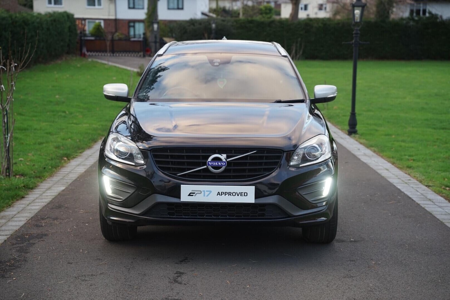 Used Volvo XC60 2017 for sale - 77048327: Photo 2