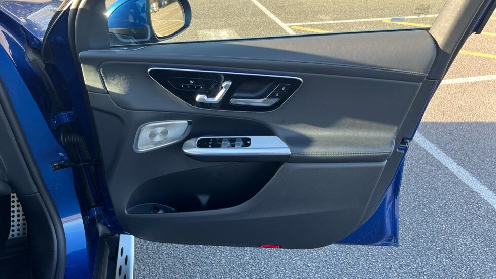 Used Mercedes-Benz GLC 2023 for sale - 76872480: Photo 37