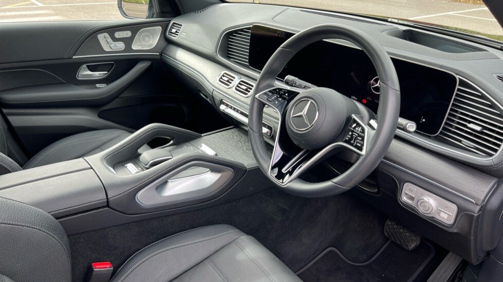 Used Mercedes-Benz GLE 2024 for sale - 77010235: Photo 3