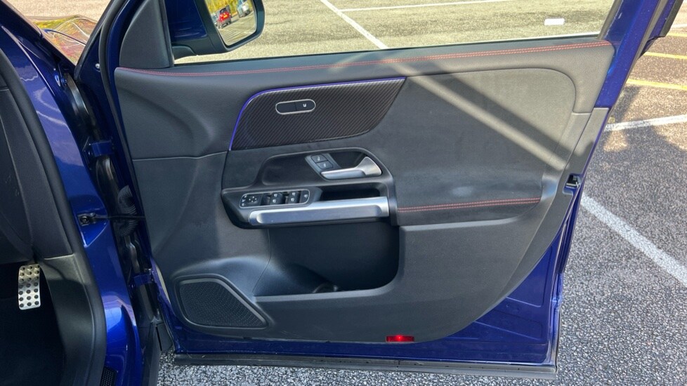 Used Mercedes-Benz GLB 2023 for sale - 77054233: Photo 37