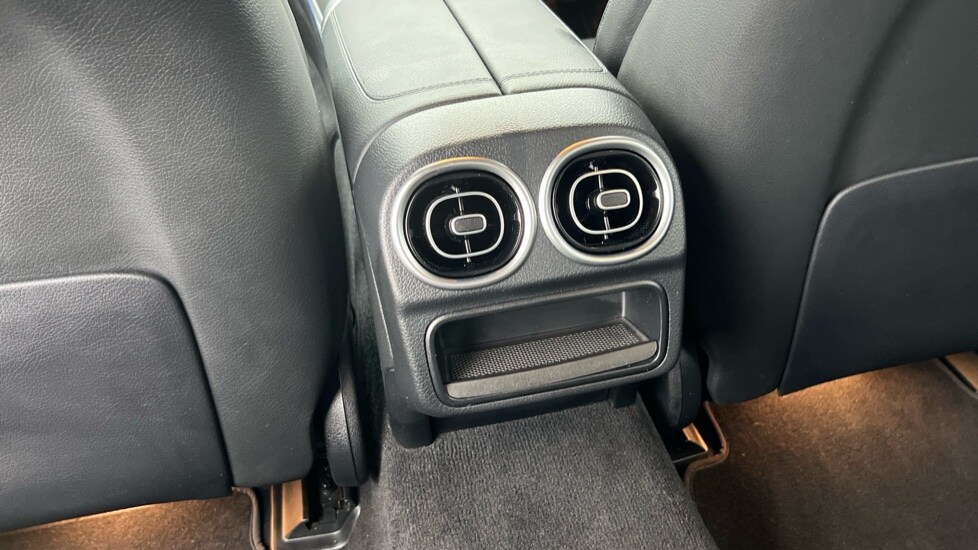 Used Mercedes-Benz C Class 2024 for sale - 76869638: Photo 36