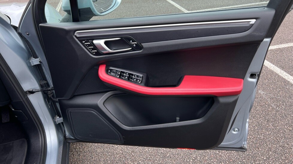 Used Porsche Macan 2020 for sale - 75967203: Photo 30