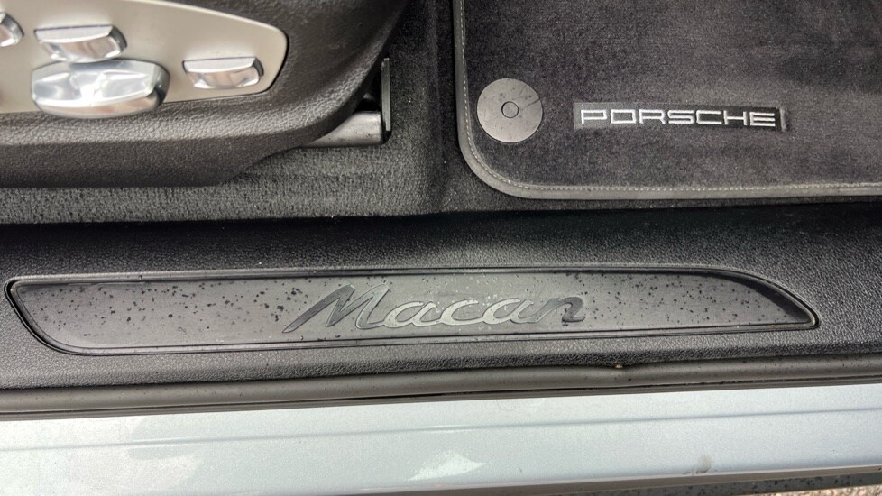 Used Porsche Macan 2020 for sale - 75967203: Photo 37