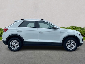 Used Volkswagen T-Roc 2023 for sale - 75498457: Photo