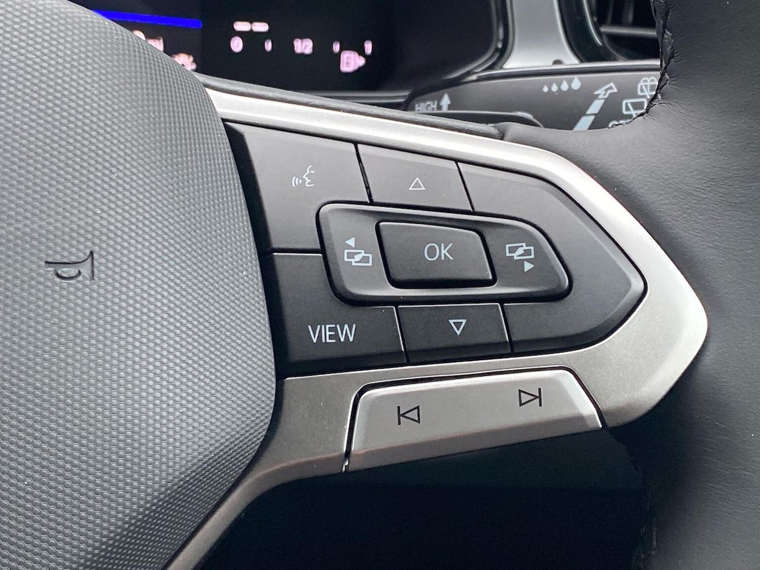 Used Volkswagen T-Roc 2025 for sale - 76127147: Photo 25