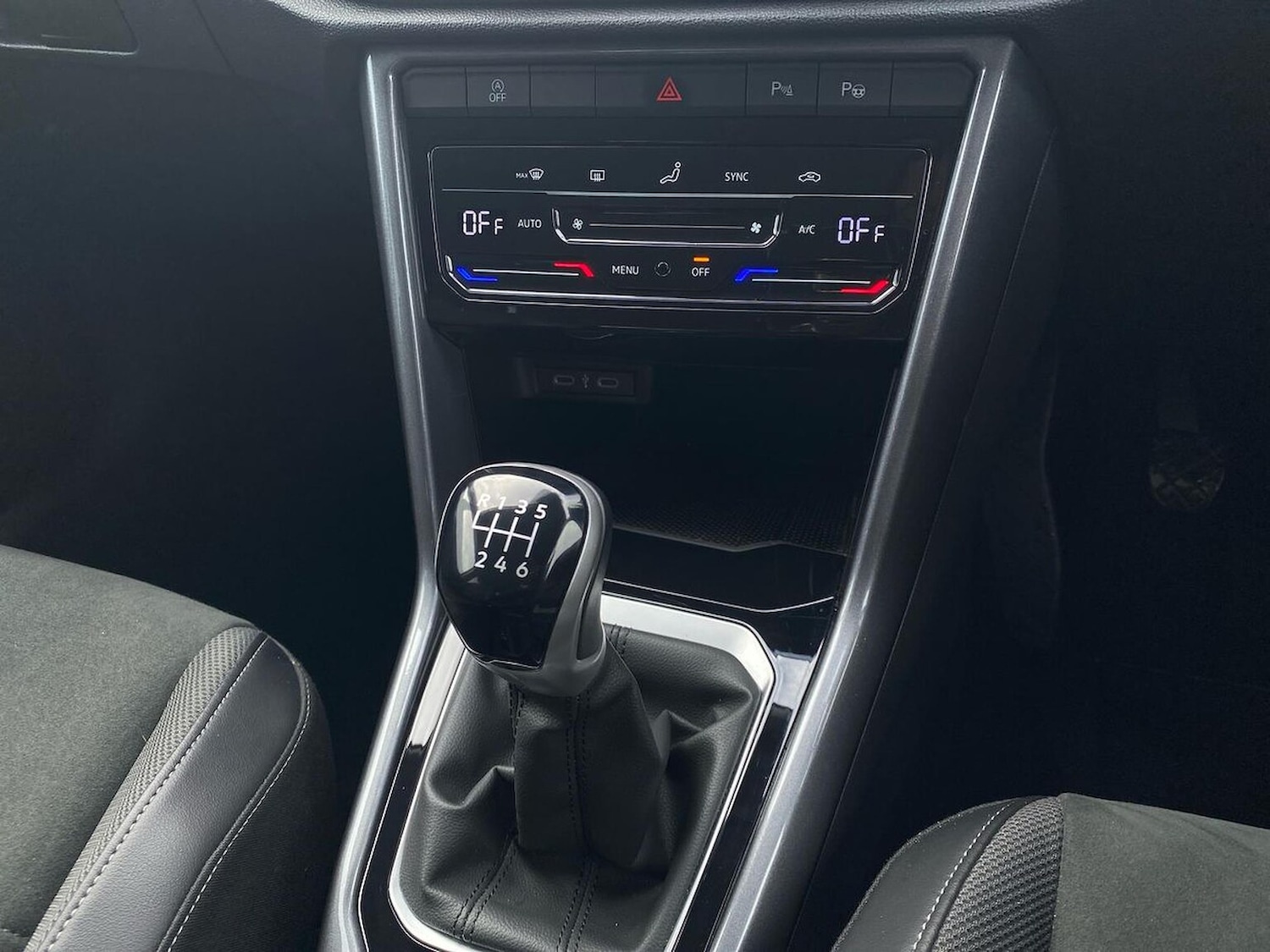 Used Volkswagen T-Roc 2023 for sale - 75987663: Photo 13