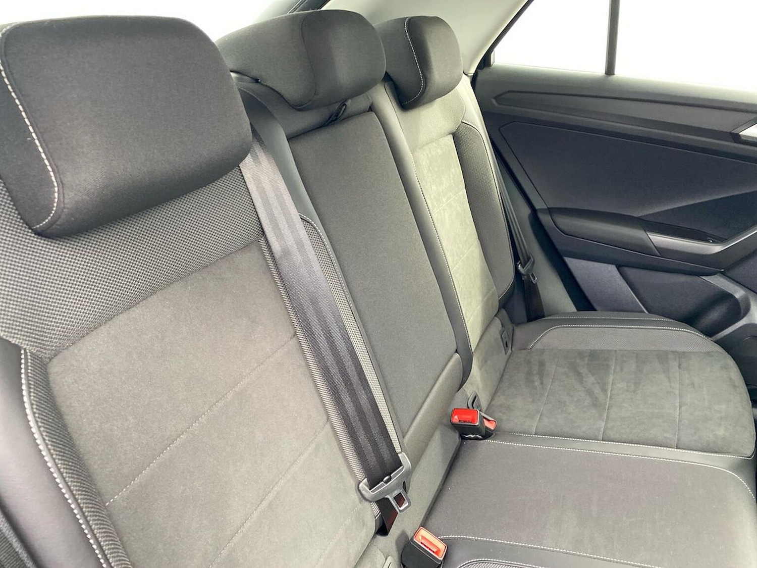 Used Volkswagen T-Roc 2023 for sale - 75987663: Photo 16