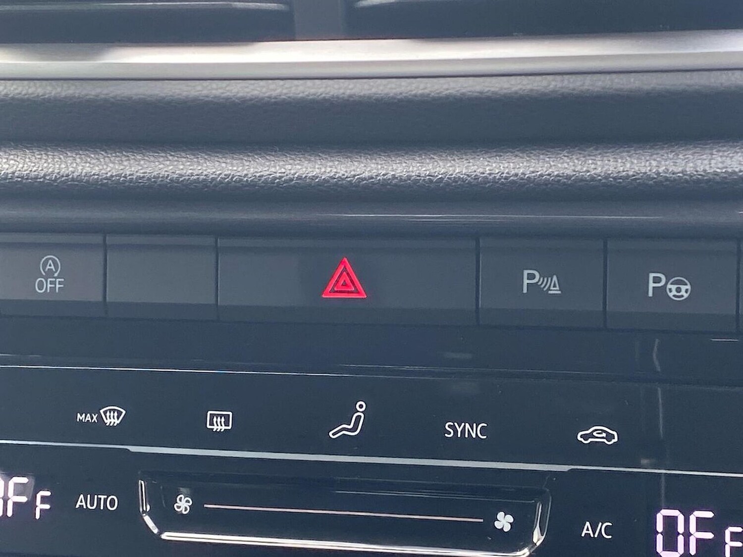 Used Volkswagen T-Roc 2023 for sale - 75987663: Photo 22