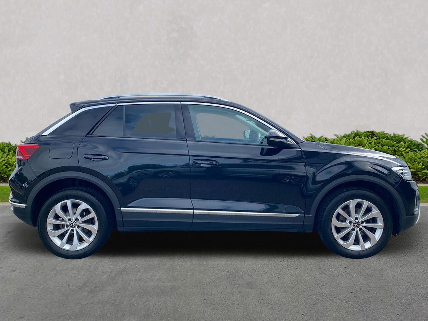 Used Volkswagen T-Roc 2023 for sale - 75987663: Photo 3
