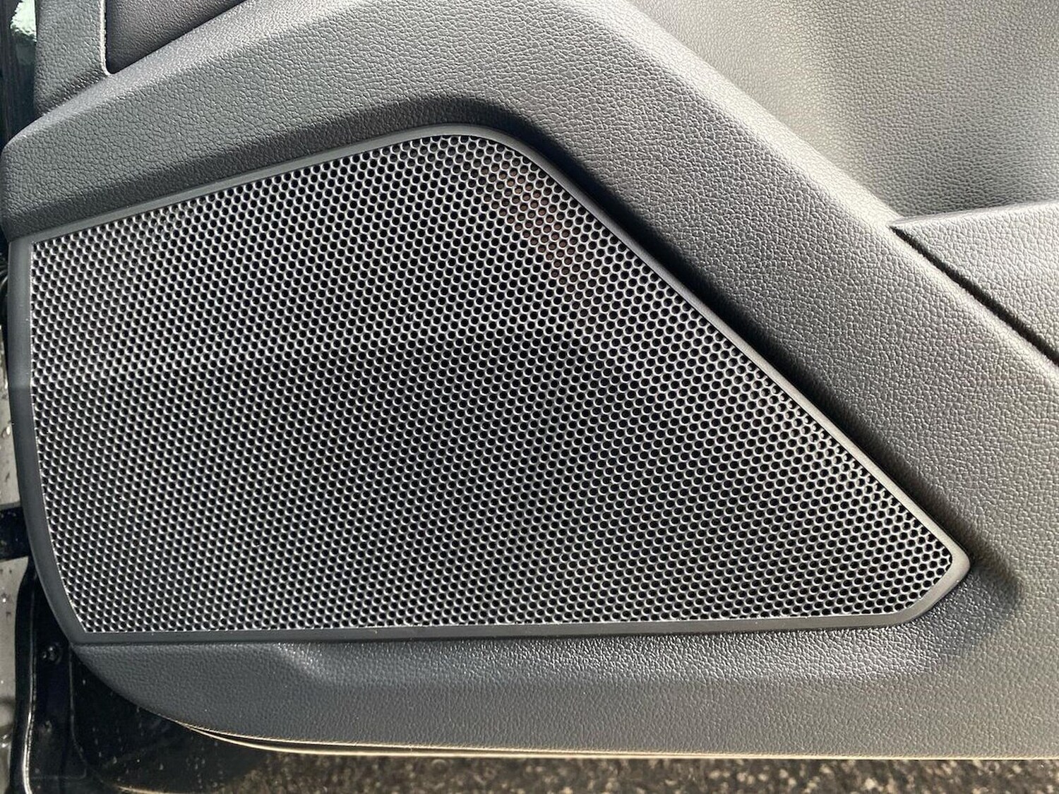 Used Volkswagen T-Roc 2023 for sale - 75987663: Photo 30