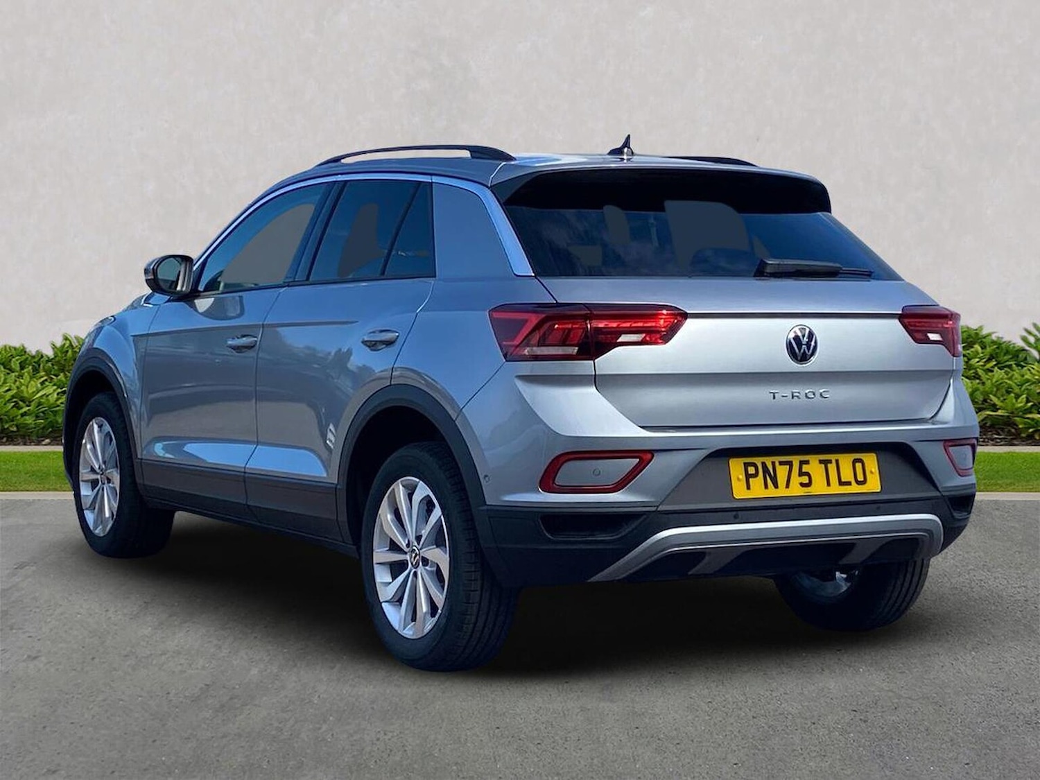 Used Volkswagen T-Roc 2025 for sale - 76127148: Photo 2
