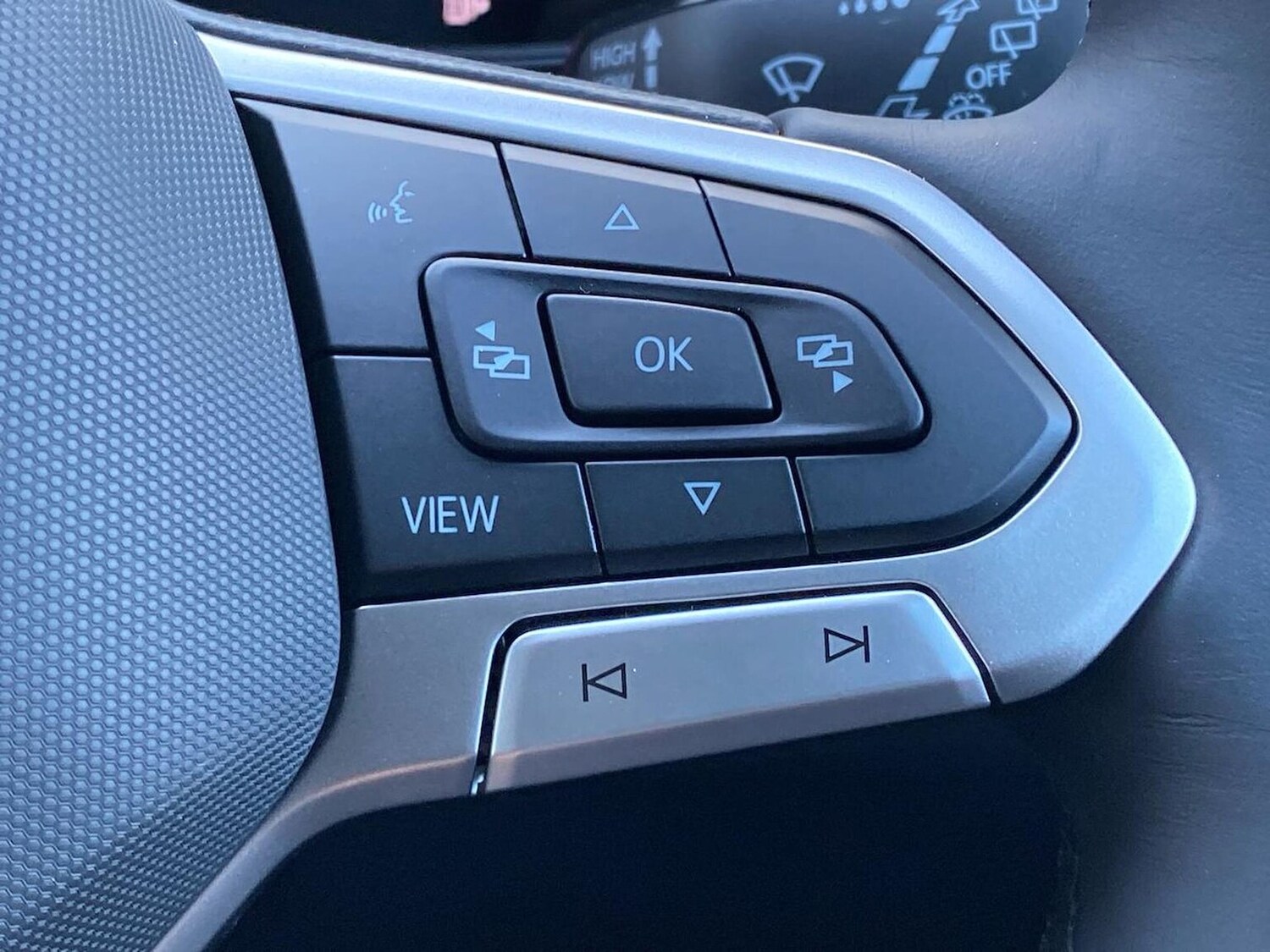 Used Volkswagen T-Roc 2025 for sale - 76127148: Photo 25