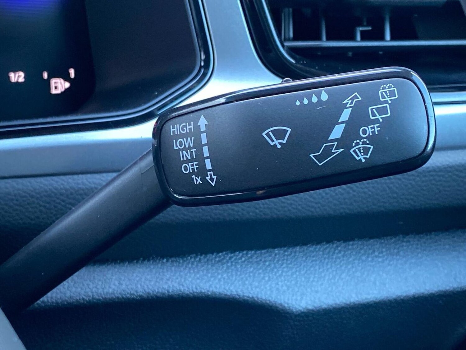 Used Volkswagen T-Roc 2025 for sale - 76127148: Photo 27