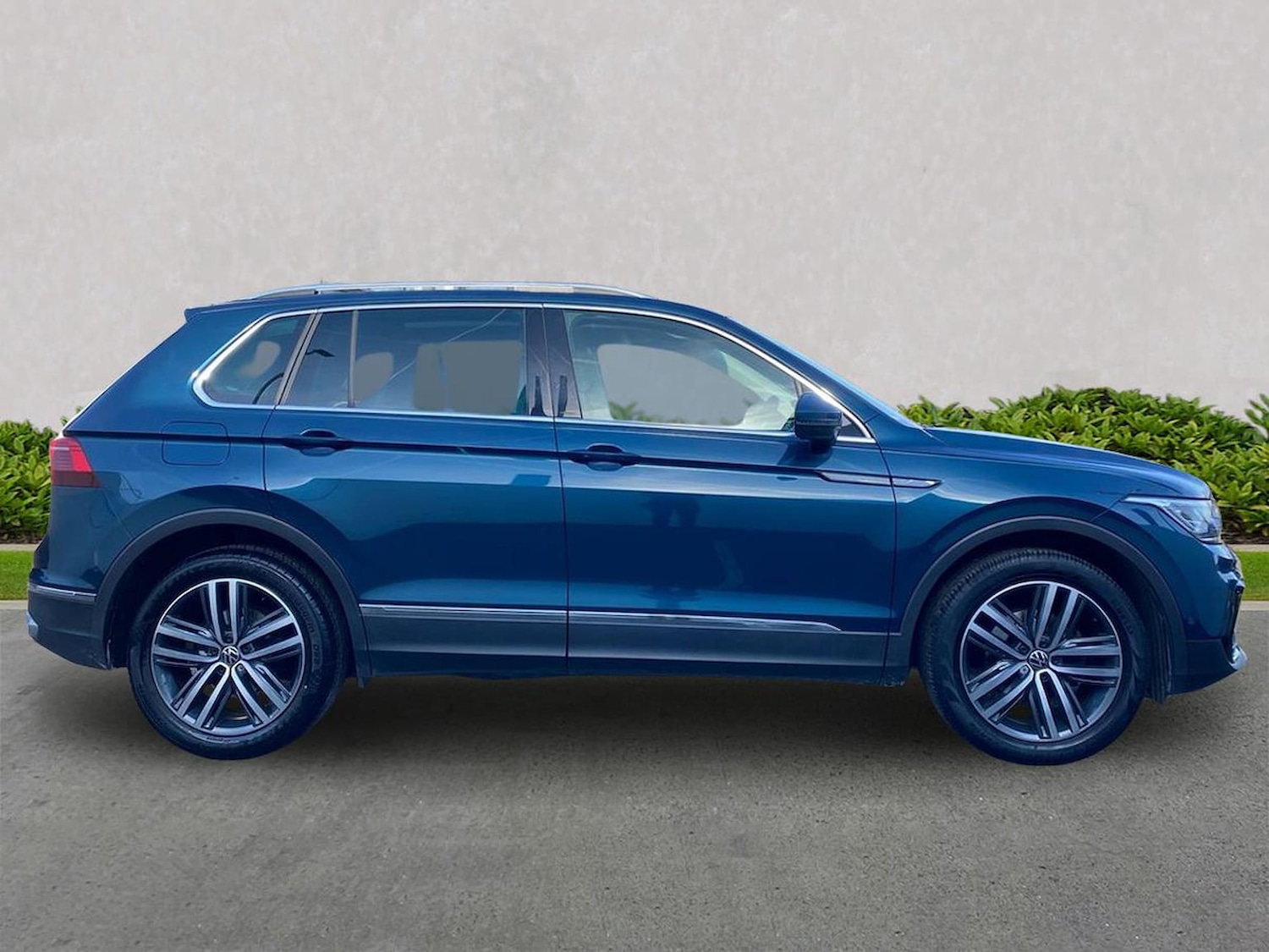 Used Volkswagen Tiguan 2023 for sale - 78195909: Photo 3