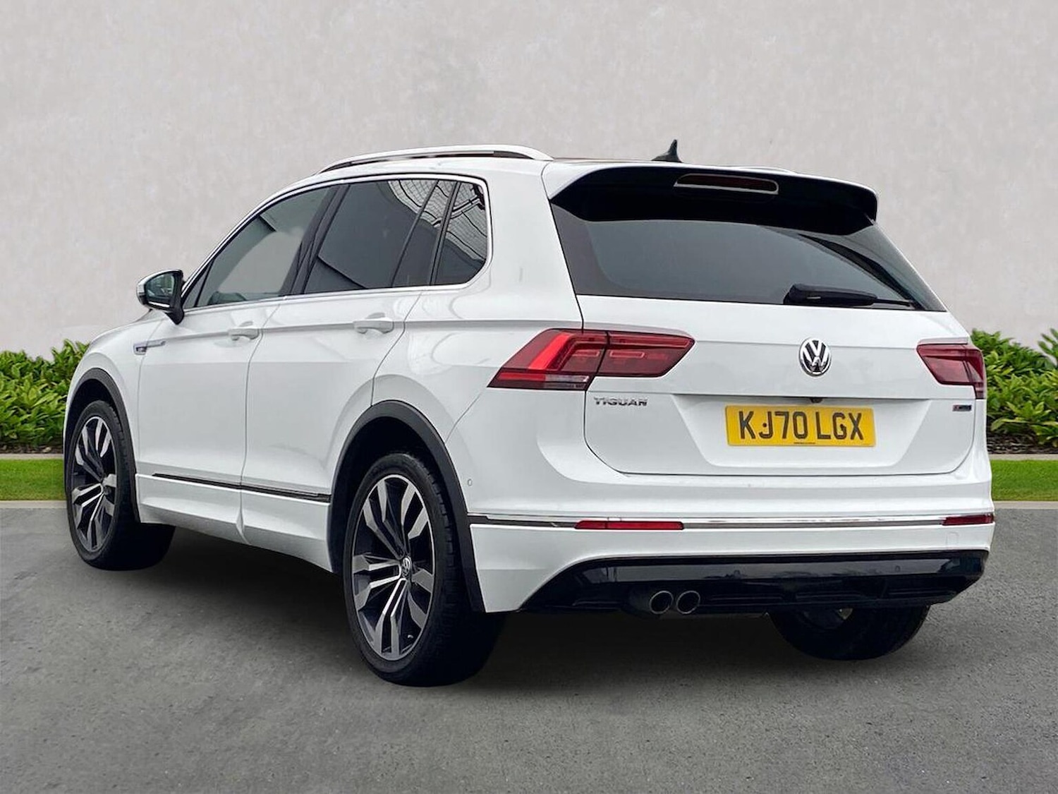 Used Volkswagen Tiguan 2020 for sale - 76969999: Photo 2