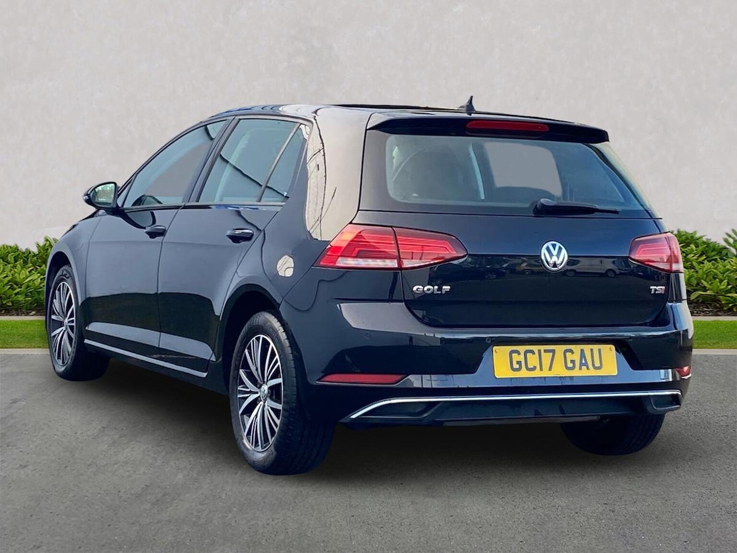 Used Volkswagen Golf 2017 for sale - 76541839: Photo 2