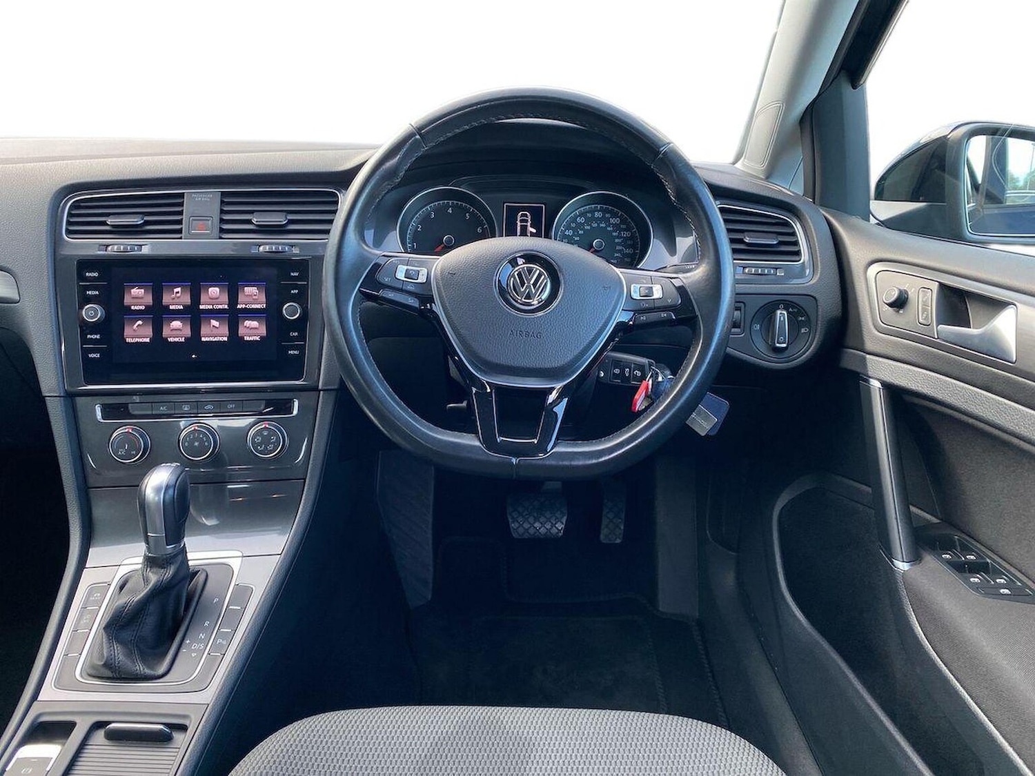 Used Volkswagen Golf 2017 for sale - 76541839: Photo 9