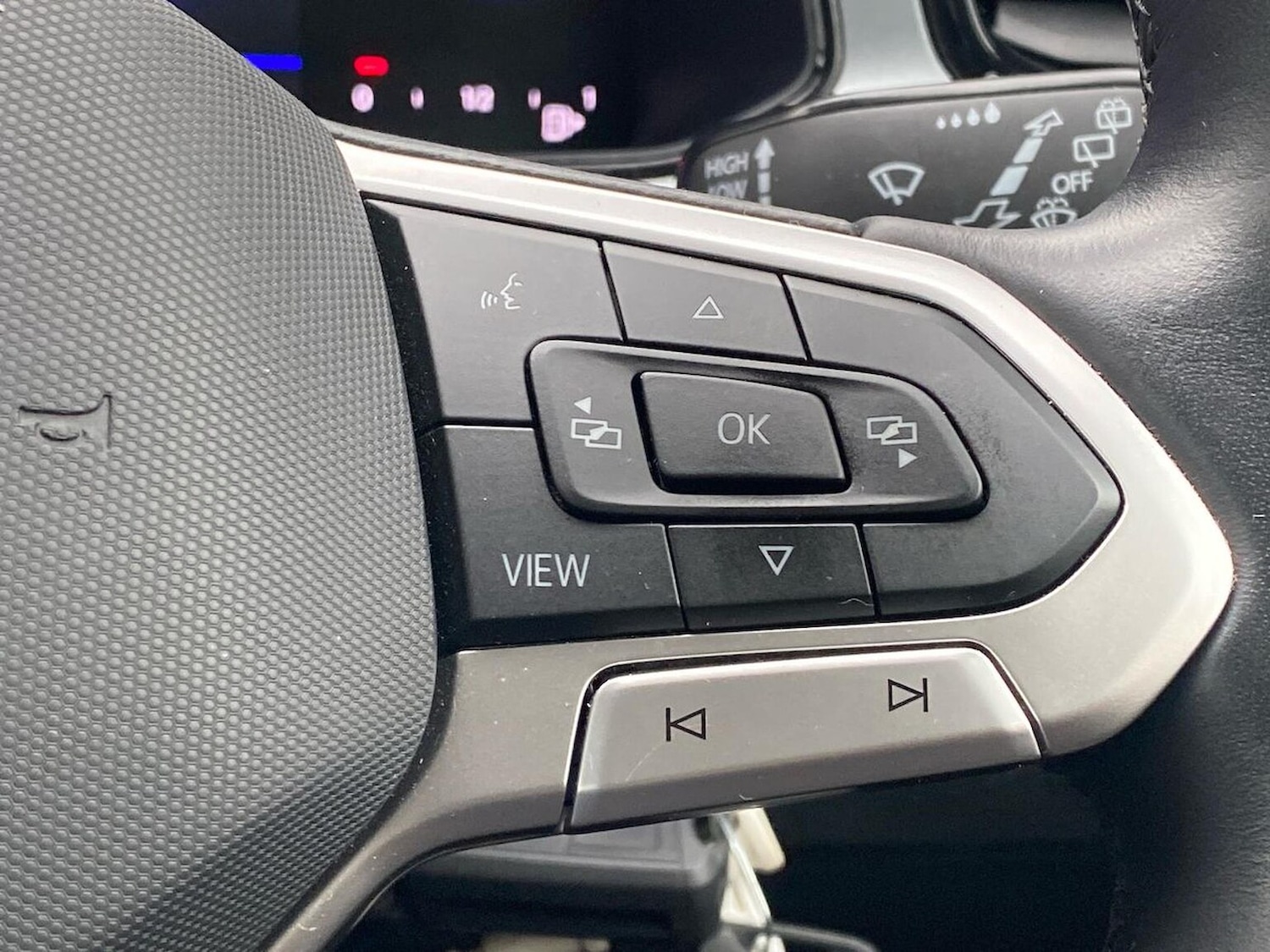 Used Volkswagen T-Roc 2022 for sale - 76490524: Photo 25