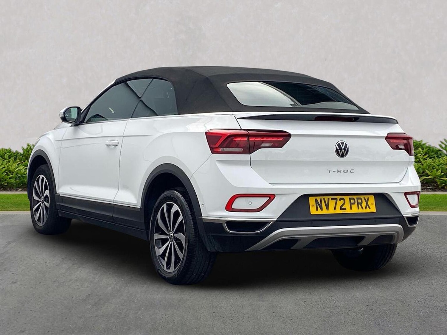 Used Volkswagen T-Roc 2023 for sale - 76127144: Photo 2