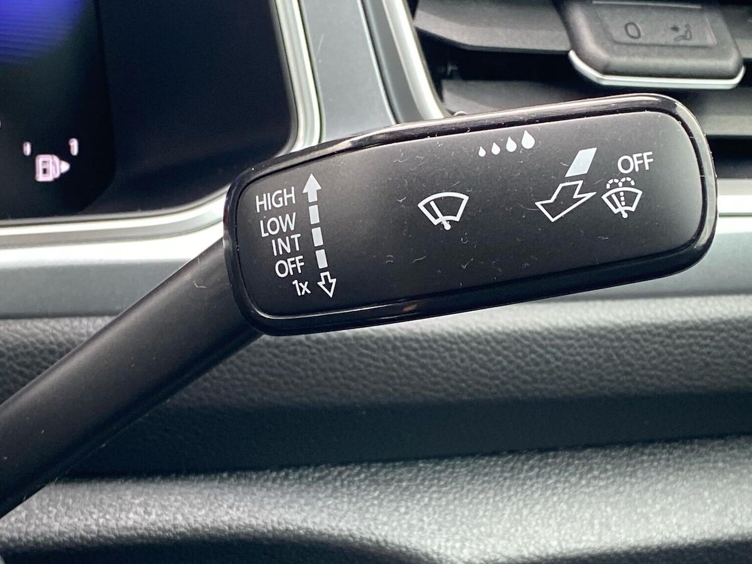 Used Volkswagen T-Roc 2023 for sale - 76127144: Photo 28