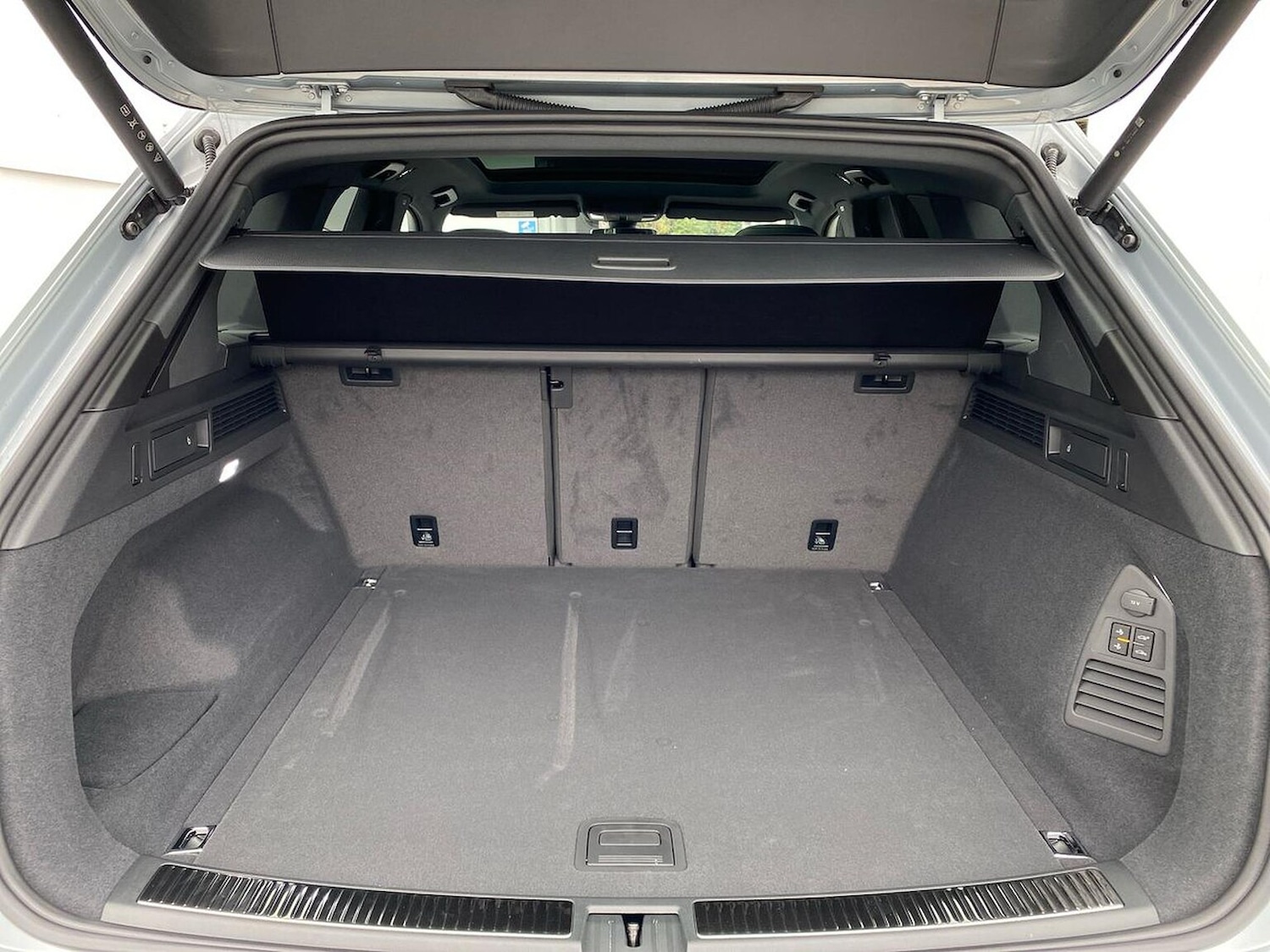 Used Volkswagen Touareg 2025 for sale - 76232776: Photo 17