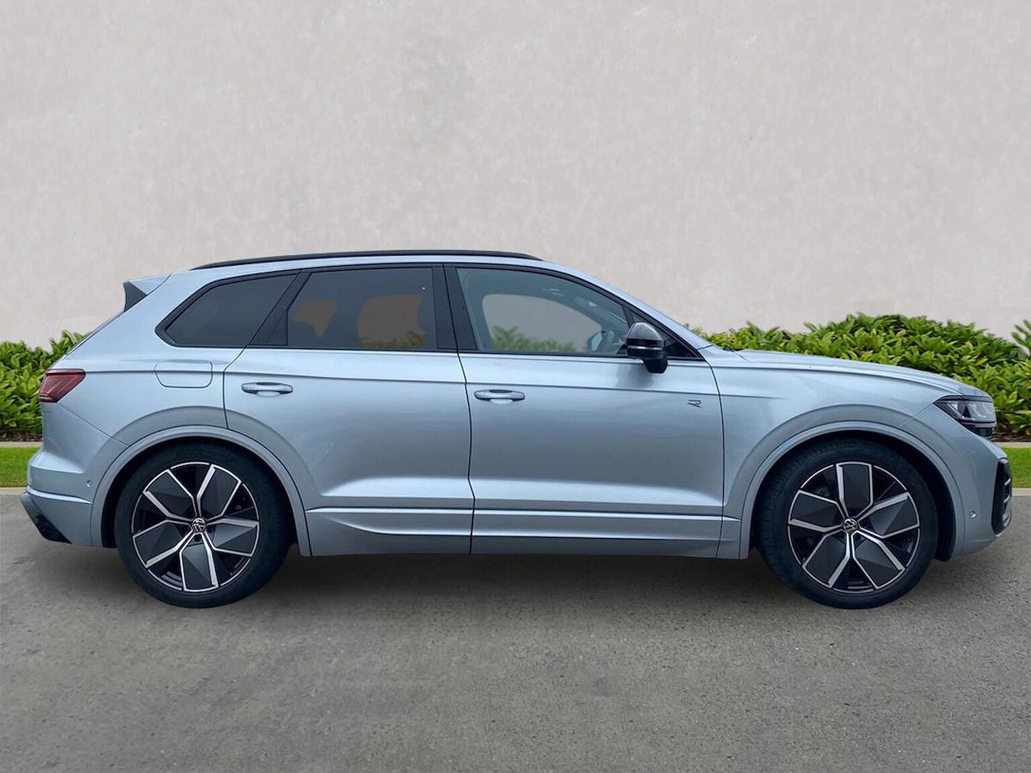 Used Volkswagen Touareg 2025 for sale - 76232776: Photo 3