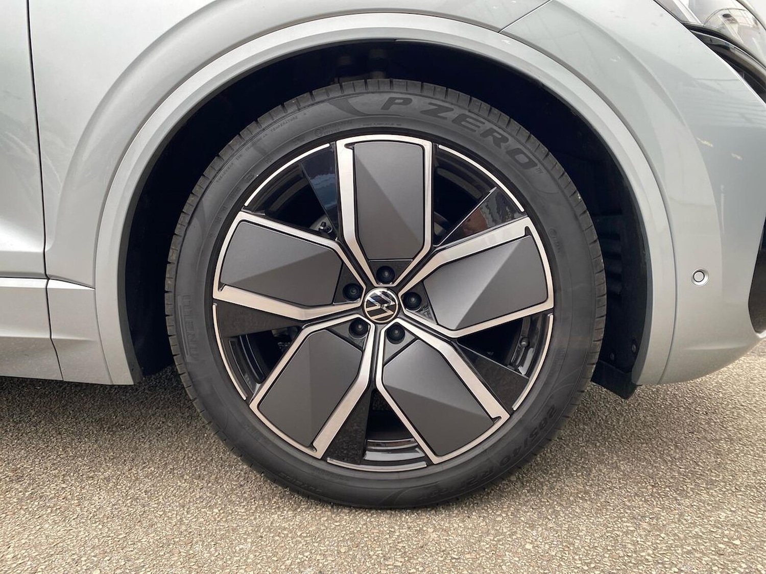 Used Volkswagen Touareg 2025 for sale - 76232776: Photo 6