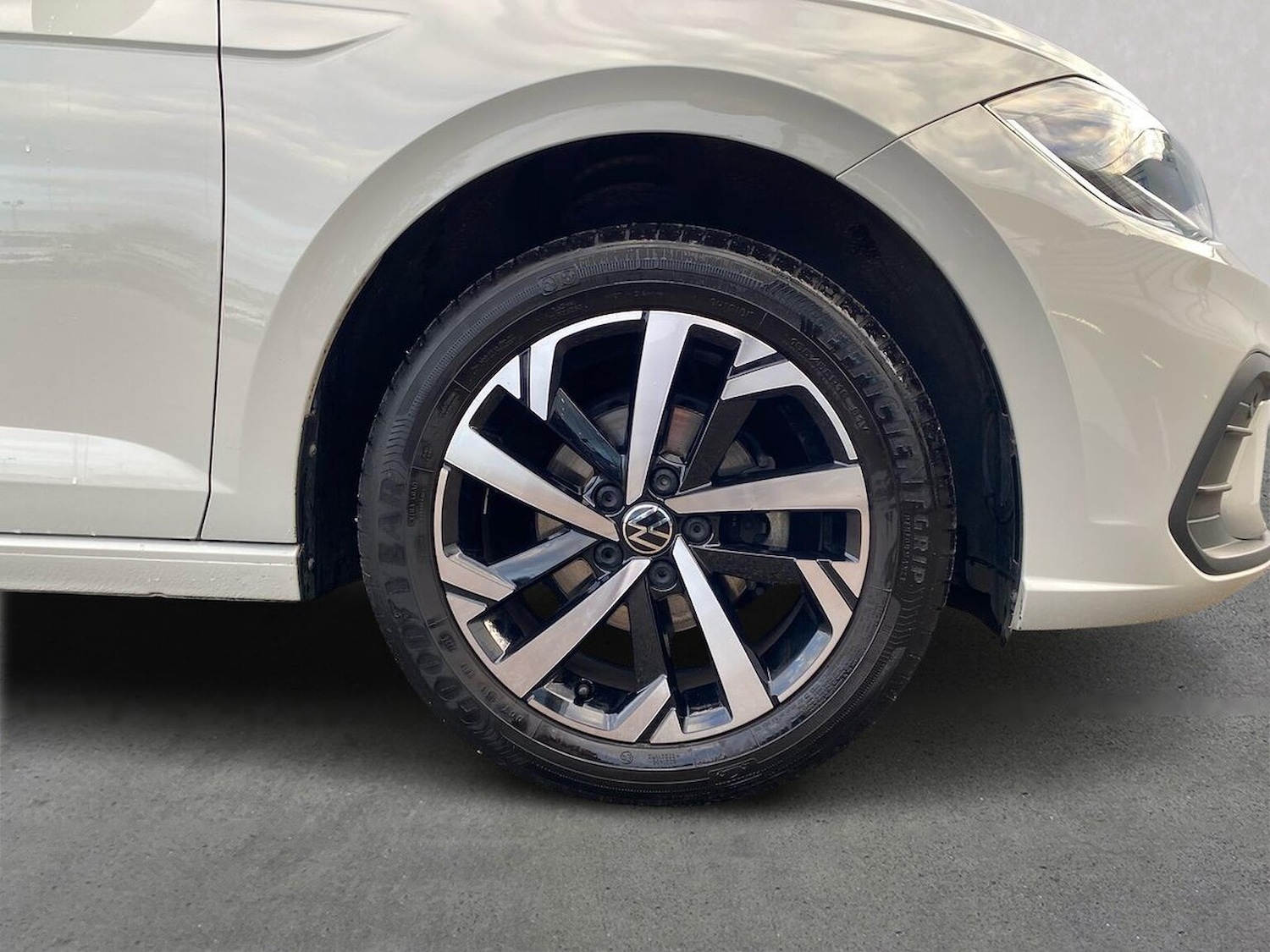 Used Volkswagen Polo 2024 for sale - 76864057: Photo 6