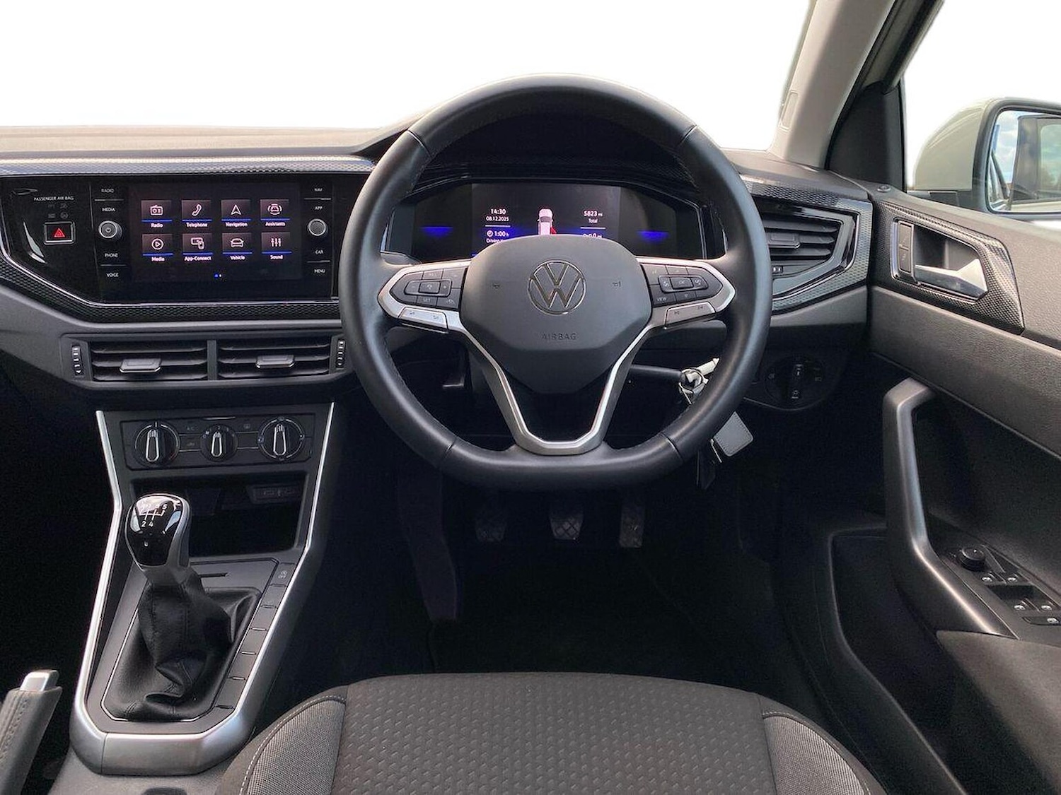 Used Volkswagen Polo 2024 for sale - 76864057: Photo 9