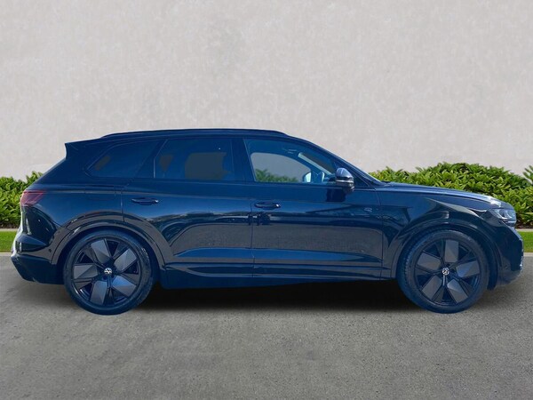 Used Volkswagen Touareg 2024 for sale - 76127151: Photo 3