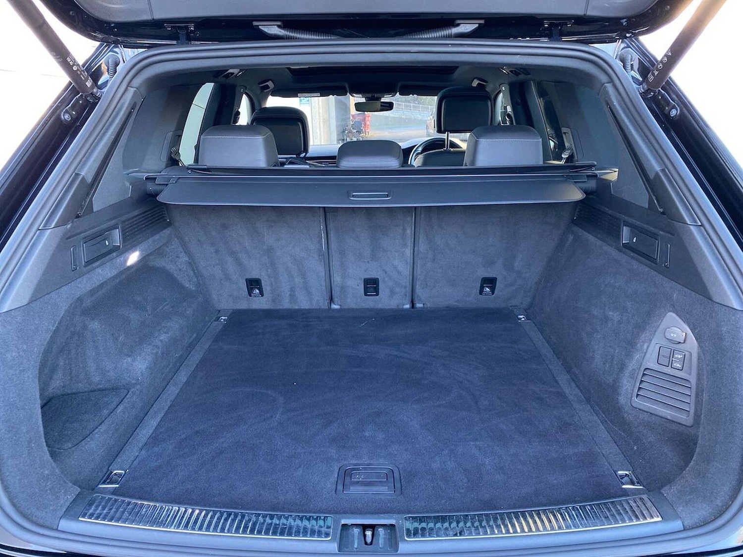 Used Volkswagen Touareg 2022 for sale - 76693442: Photo 17