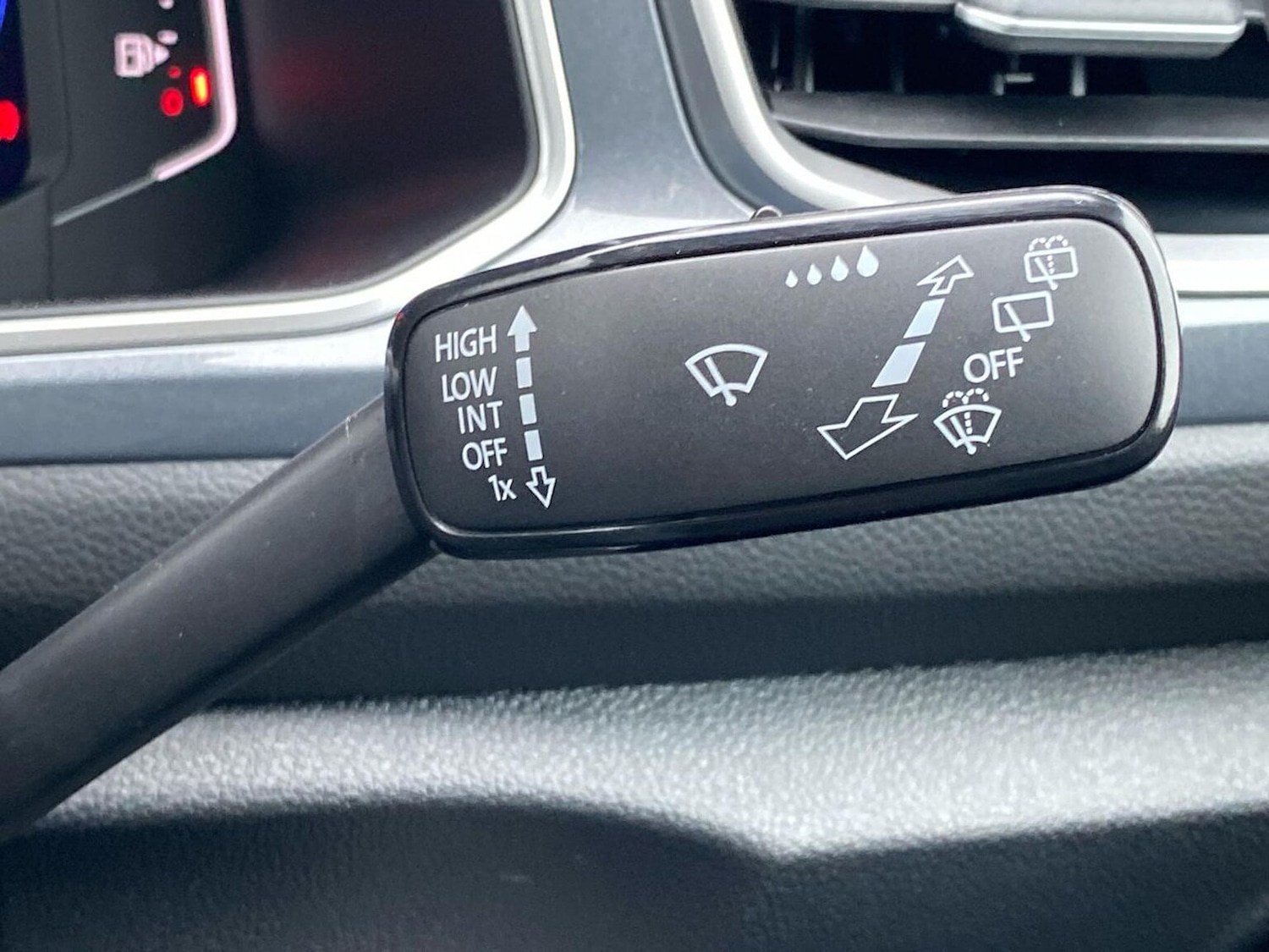 Used Volkswagen T-Roc 2025 for sale - 76461858: Photo 28